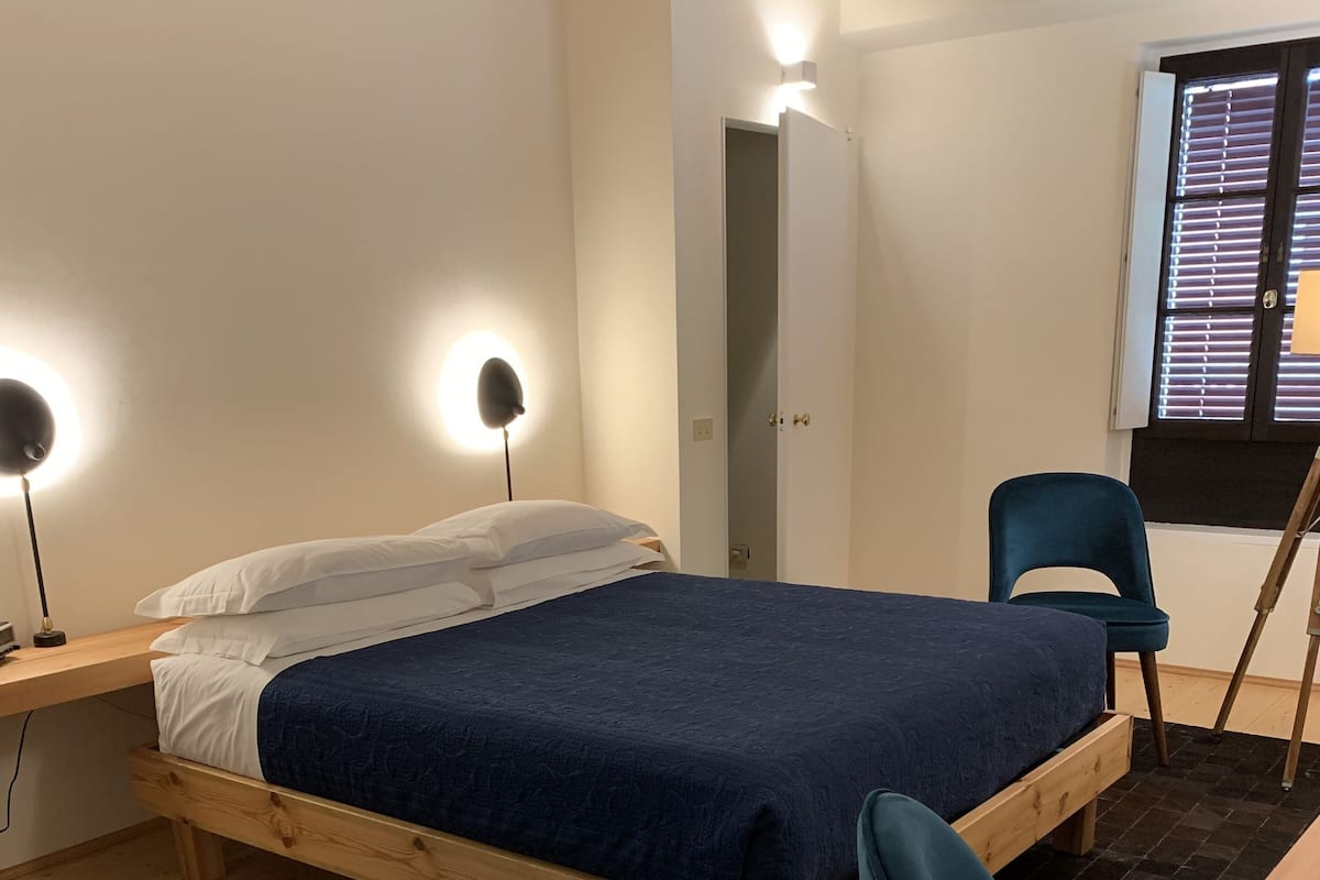 Tweepersoonskamer, uitzicht op tuin | Luxe beddengoed, een minibar, een bureau, geluiddichte muren
