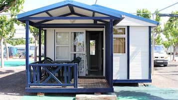Bungalow, 2 Bedrooms, Kitchenette | 2 bedrooms, iron/ironing board, wheelchair access