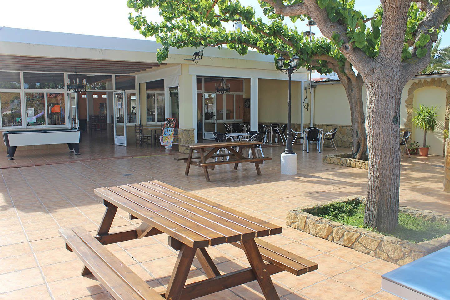 Bar tepi kolam renang