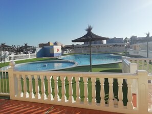 2 outdoor pools