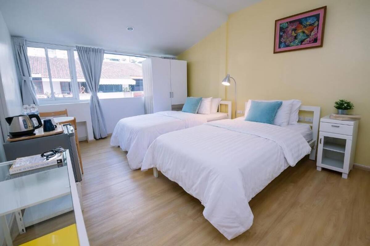 Standard Twin Bedroom With Window | Rollaway beds, free WiFi