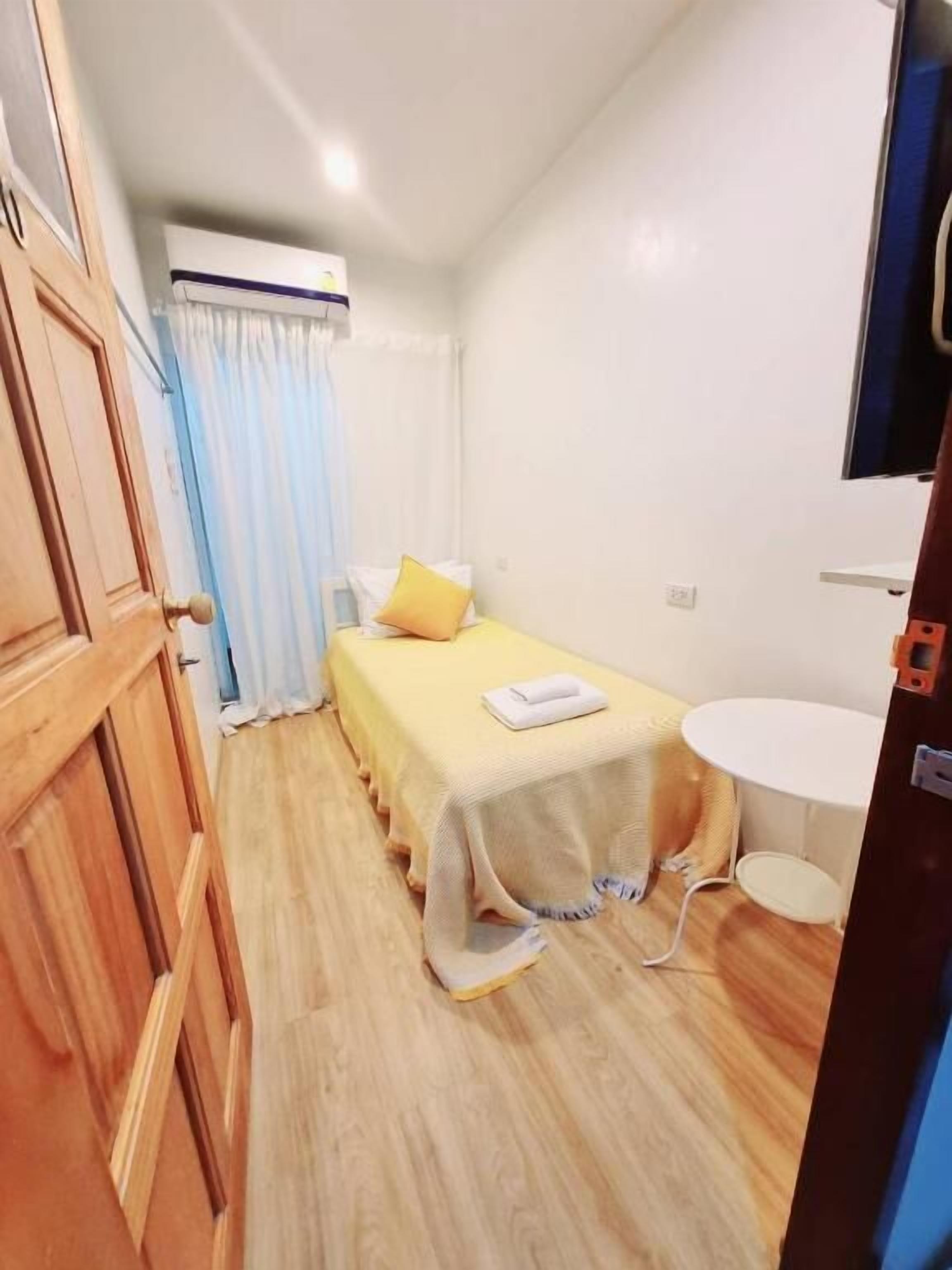Waiting Flight Single Bedroom (Private Bathroom) | Zustellbetten, kostenloses WLAN