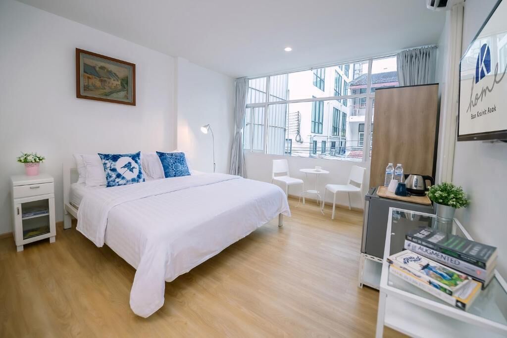 Deluxe King Bedroom With Window  | Zustellbetten, kostenloses WLAN