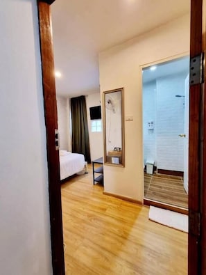 Budget Single Room with Window | Zustellbetten, kostenloses WLAN