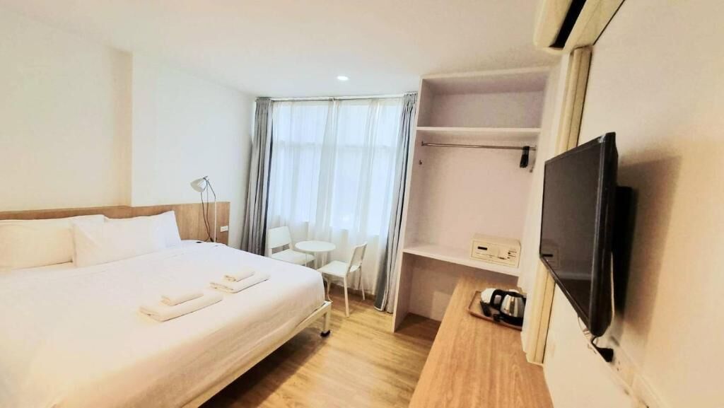 Standard King Bedroom With Window | Zustellbetten, kostenloses WLAN