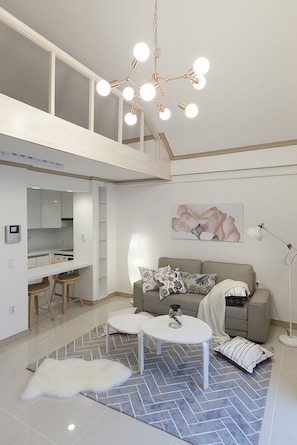 305 | Living area | LED TV - Tribear House 2 (Seoul)