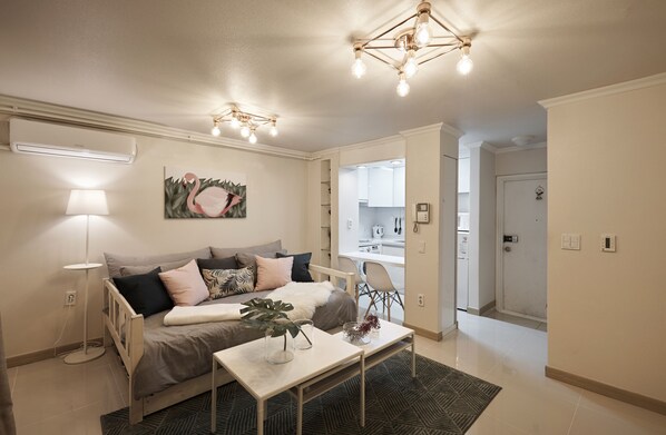 304 | Living area | LED TV - Tribear House 2 (Seoul)