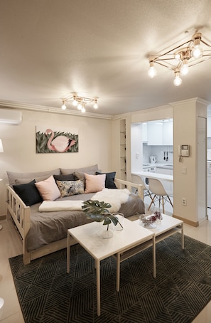 304 | Living area | LED TV - Tribear House 2 (Seoul)