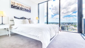 Merivale St 13002 - Bright Apartment in South Brisbane, 1 bedroom with panoramic view | Desk, iron/ironing board, WiFi (free), bed sheets - Homely Apartment in South Brisbane (South Brisbane)