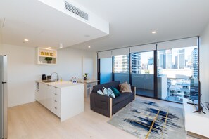 Merivale St 10910 - Brand New 2 Bedroom Apartment with Balcony | Private kitchen