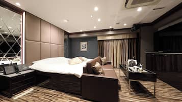 Quarto casal, banheiro privativo | Frigobar, individualmente decorados, individualmente mobiliados