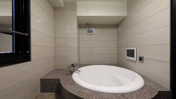 Camera doppia, 1 letto king, fumatori, bagno privato | Bagno | Vasca e doccia separate, vasca da bagno a immersione totale