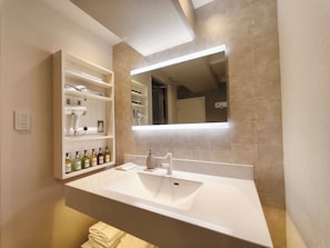 Double Room with Private Bathroom | Bathroom amenities | Separate bathtub and shower, deep-soaking bathtub, free toiletries
