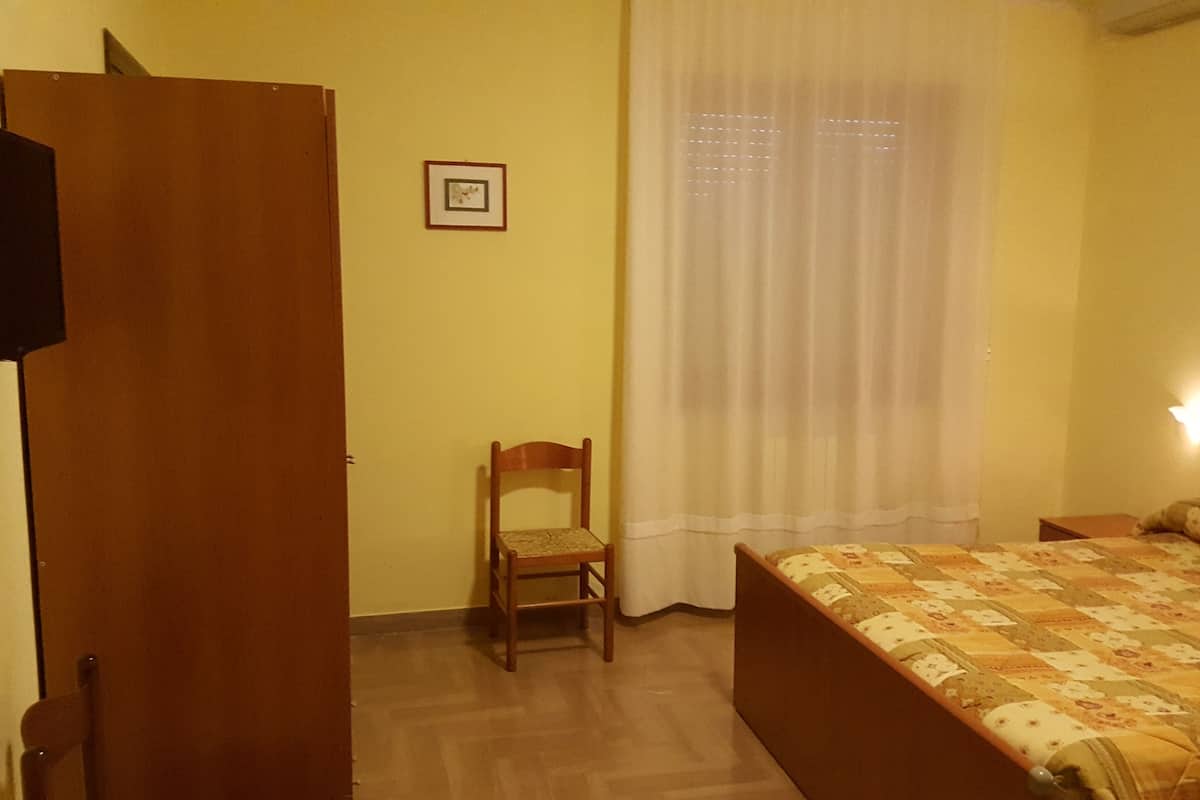 Camera Grand con letto matrimoniale e 2 letti singoli, camere multiple, non fumatori, vista giardino | ミニバー、デスク、アイロン / アイロン台、WiFi (無料)