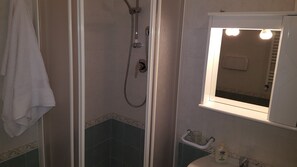 Elite Double Room Single Use, 1 Bedroom | Bathroom | Shower, hair dryer, bathrobes, bidet - Villa Erry (Trani)