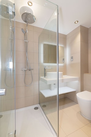 Business Apartment, 1 Bedroom, Non Smoking, City View | Bathroom | Combined shower/bathtub, free toiletries, hair dryer, towels