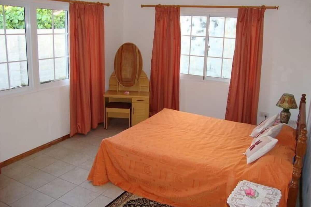 Desk, iron/ironing board, WiFi (surcharge)