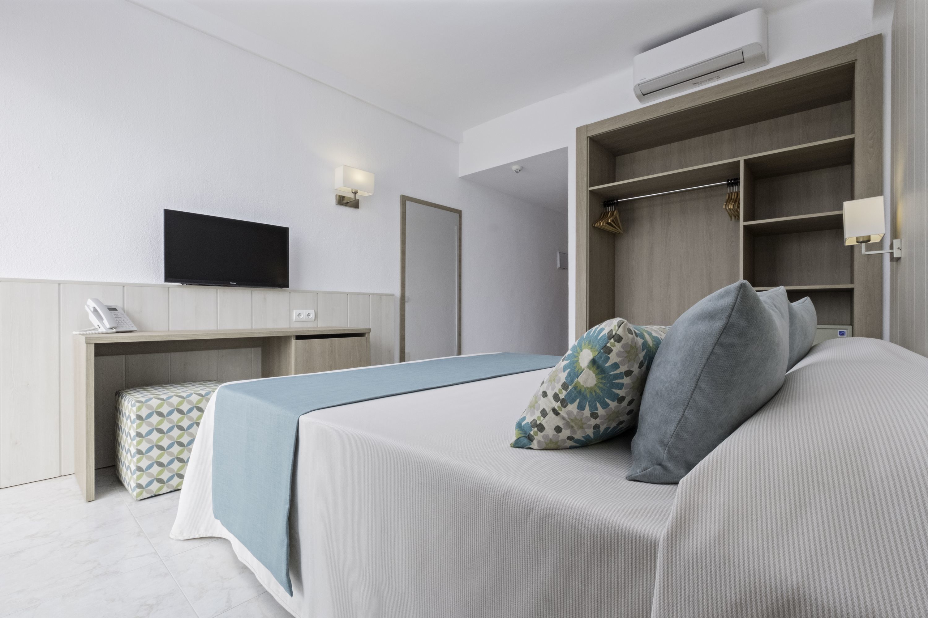 triple room | 1 bedroom, desk, free wifi, bed sheets