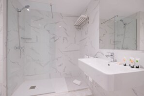 Family Apartment, 1 Bedroom | Bathroom - Azuline Hotel Palmanova Garden (Calvia)