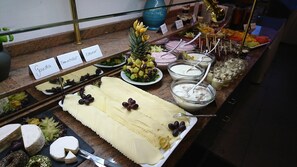 Daily buffet breakfast for a fee - Astoria City Resort (Essen)