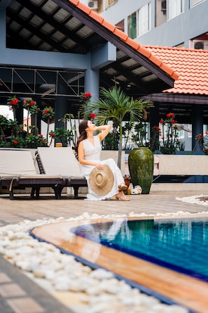 Family Room Pool View | Zona de estar