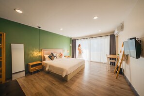 Family Room Pool View | Premium bedding, free WiFi, bed sheets - Thalay Cha-am by THA - Hostel (Cha-am)
