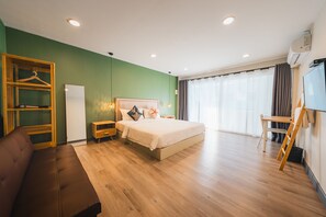 Family Room Pool View | Ropa de cama de alta calidad, wifi gratis, ropa de cama