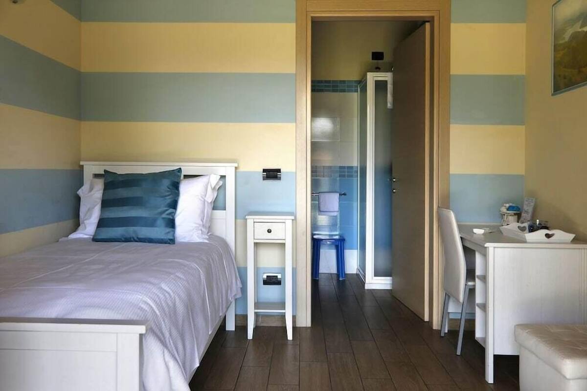 1 bedroom, minibar, desk, free WiFi
