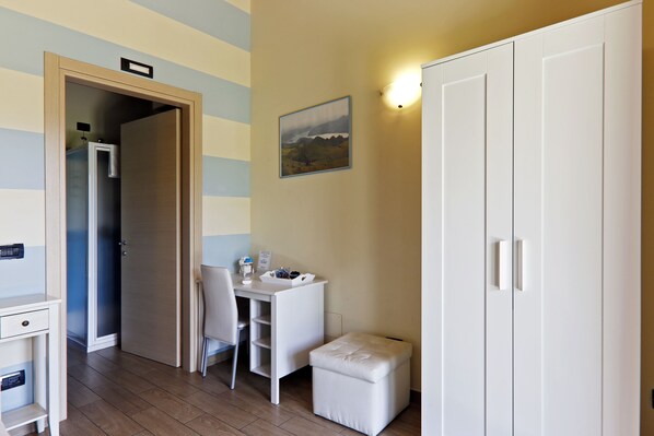 Standard Single Room | 1 bedroom, minibar, desk, free WiFi - Agriturismo Terra e Lago d'Iseo (Paratico)