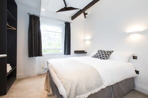 Dobbeltrom, 1 dobbeltseng | 12 soverom, sengetøy av topp kvalitet, skrivebord og lydisolert