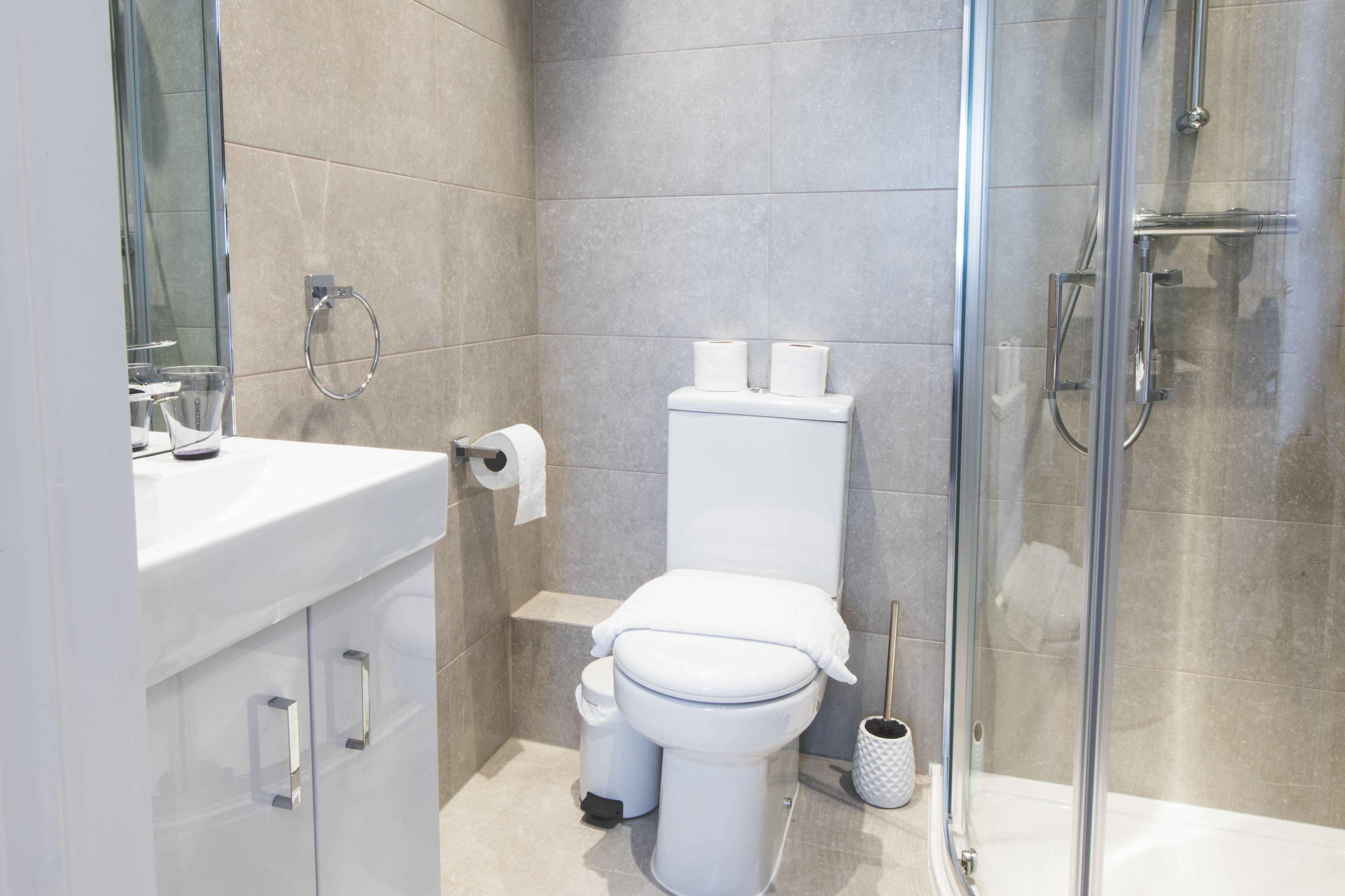 shower, free toiletries, hair dryer, towels