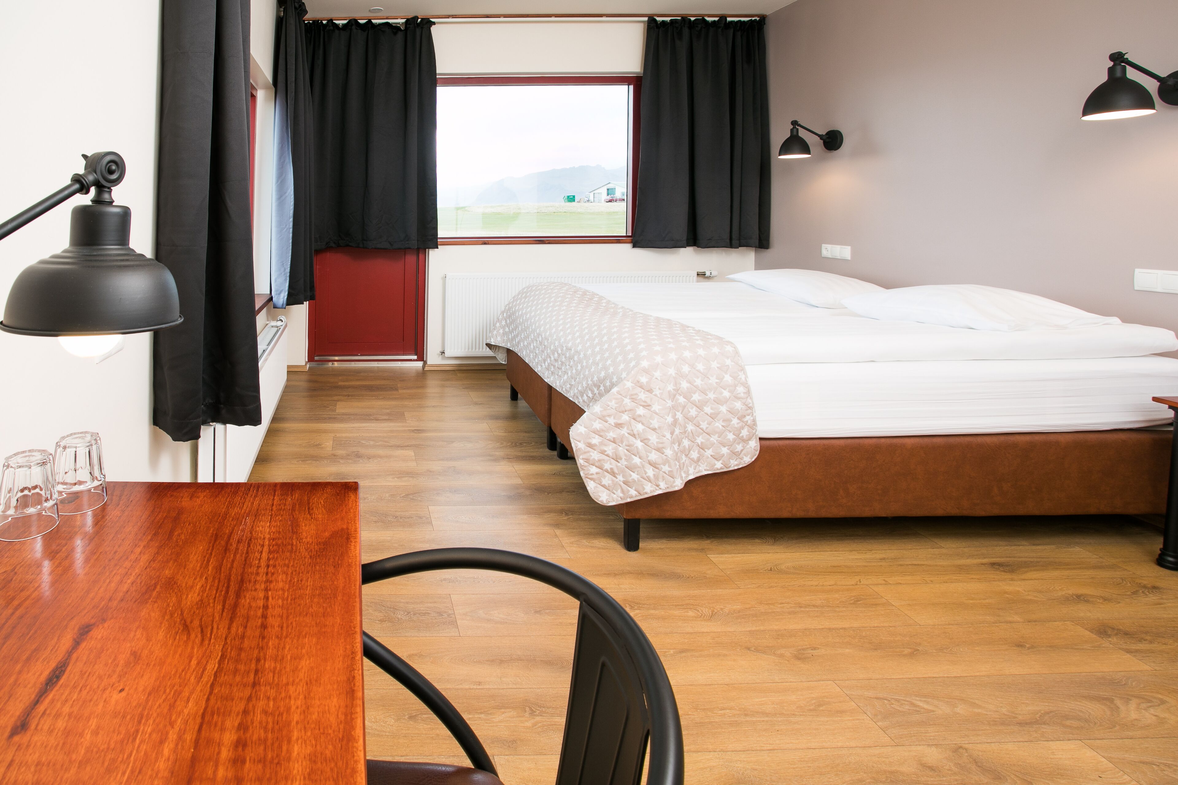 comfort double room (xl) | 1 bedroom, desk, free wifi, bed sheets