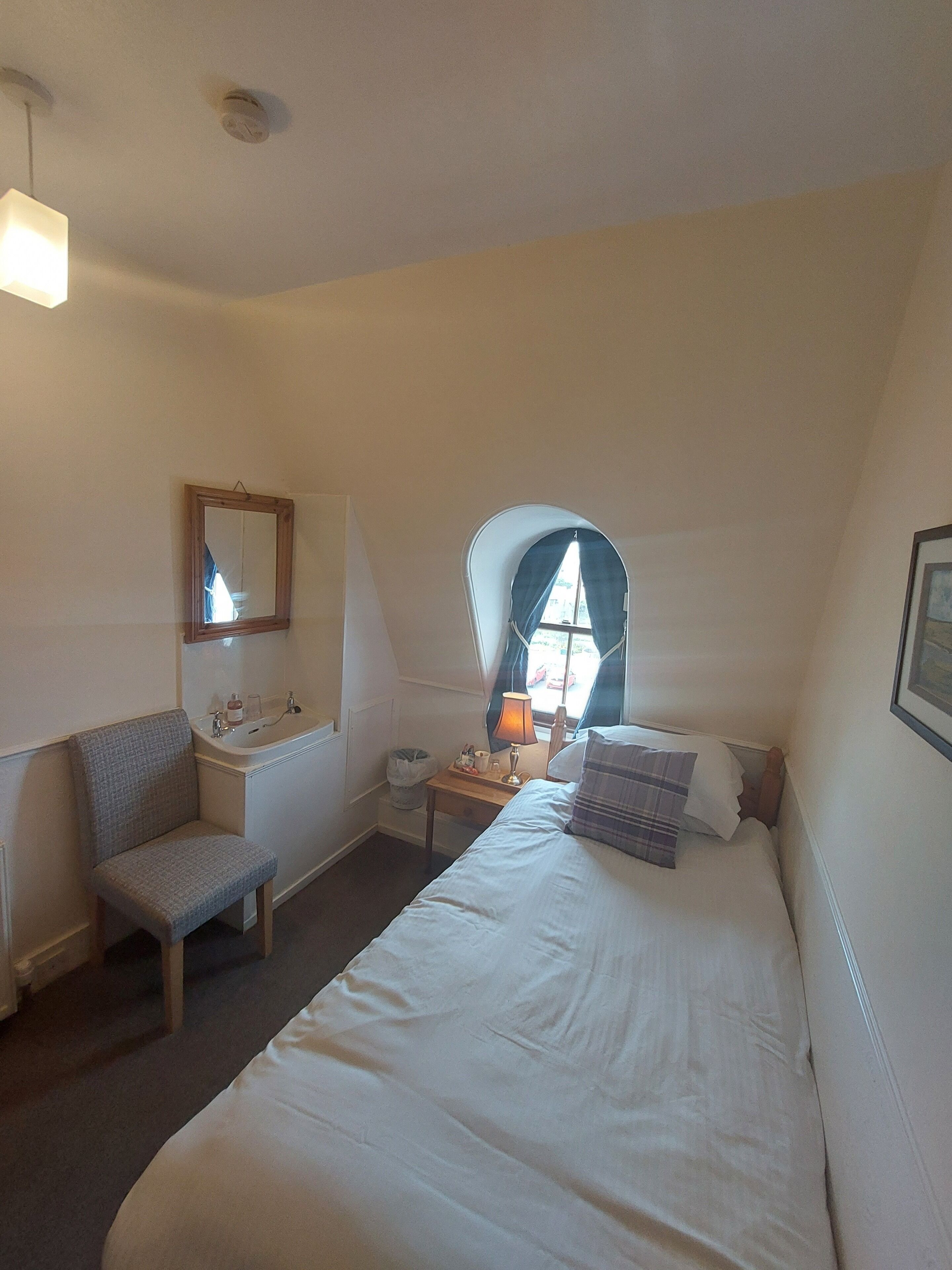single room | 1 bedroom, premium bedding, laptop workspace, iron/ironing board