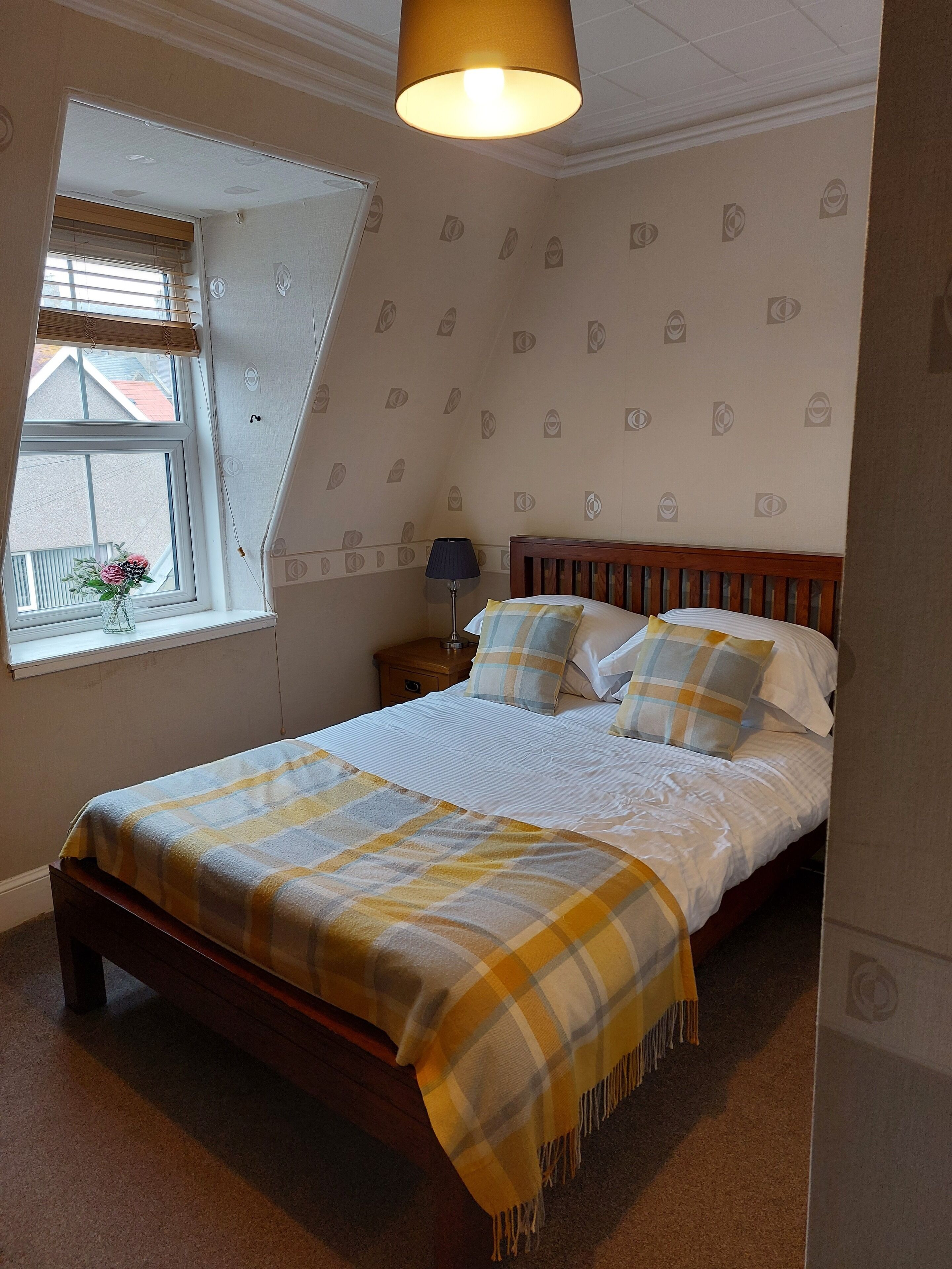 rm6, single, garden view | 1 bedroom, premium bedding, laptop workspace, iron/ironing board