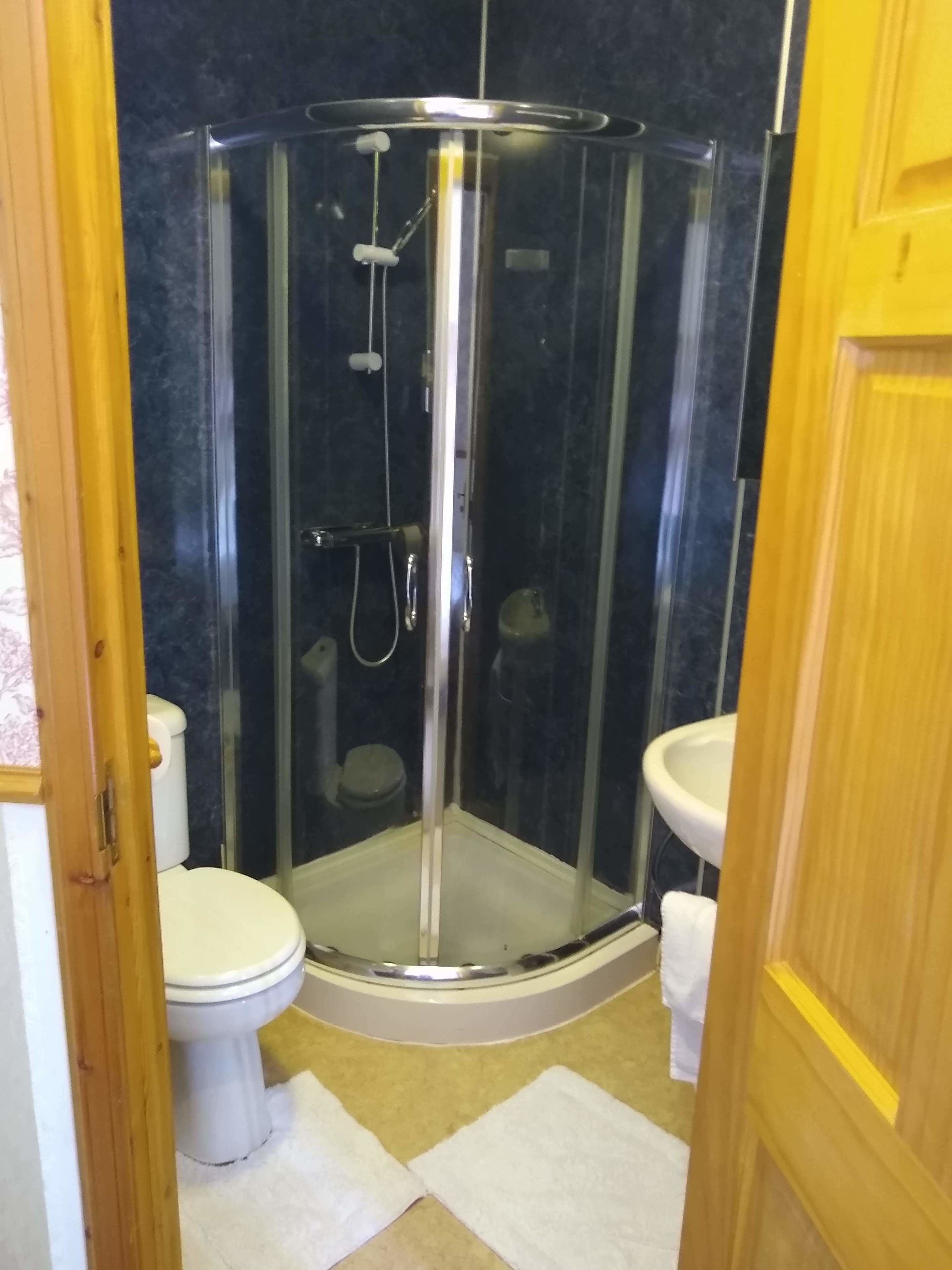 single room, ensuite | bathroom | shower, towels