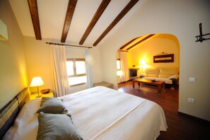 套房 | 办公桌、隔音、免费 WiFi、床单