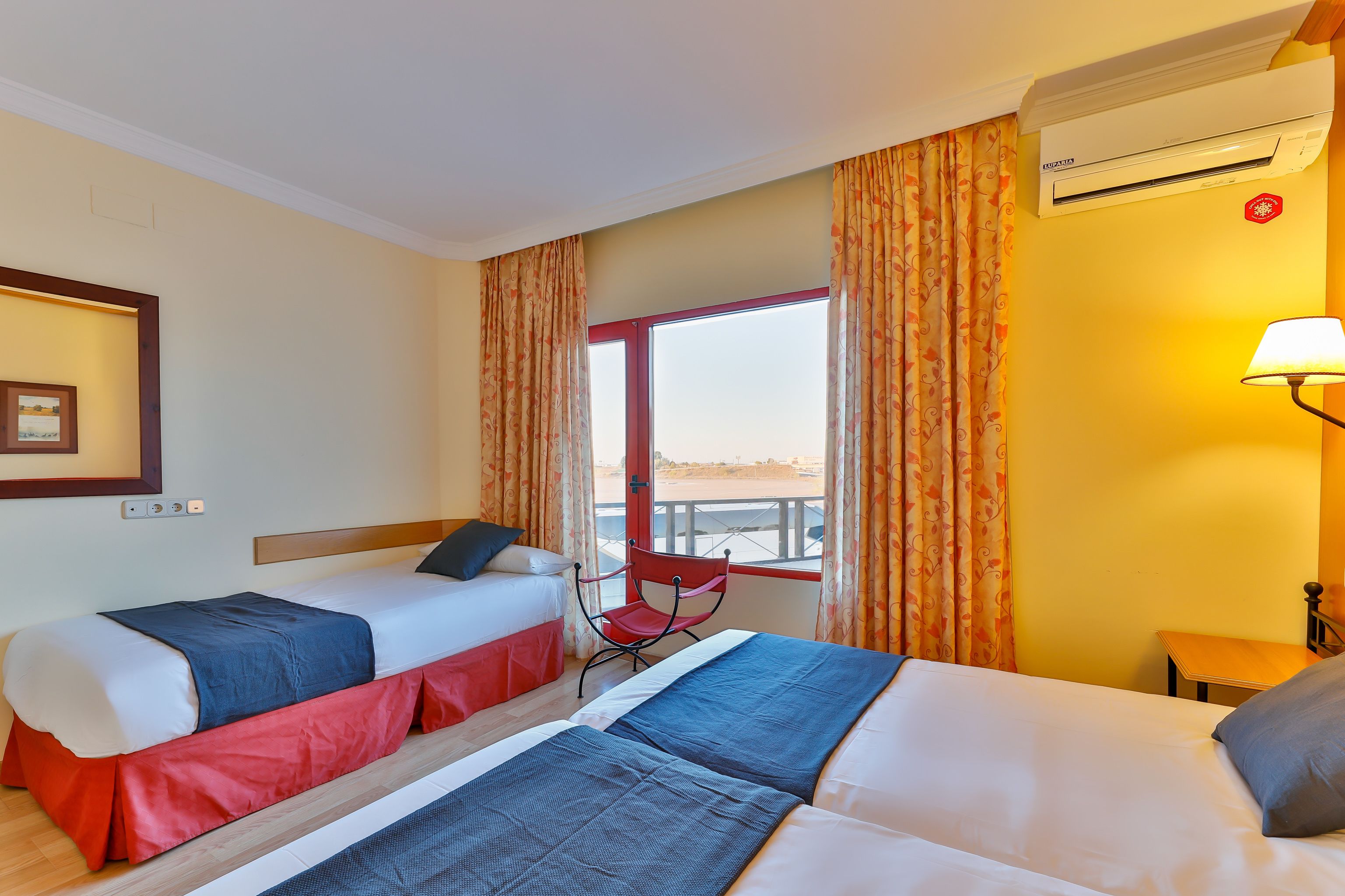 Triple Room | Desk, free WiFi, bed sheets