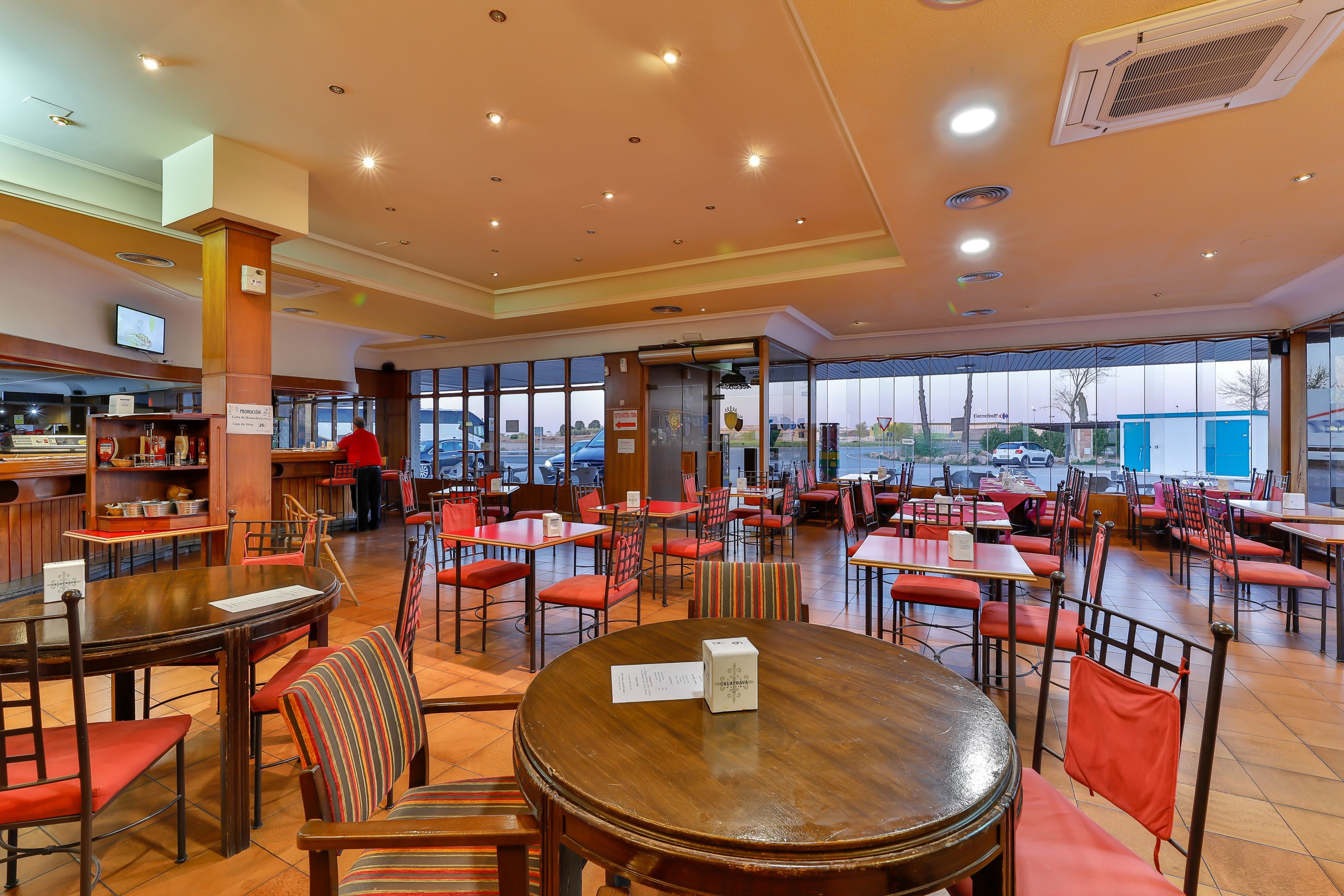 Petit déjeuner, déjeuner et dîner servis sur place