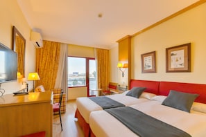 Quarto luxo | Escrivaninha, Wi-Fi de cortesia, roupa de cama