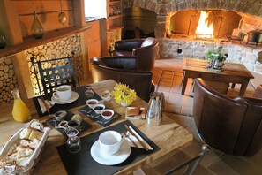 Desayuno de cocina local incluido todos los días