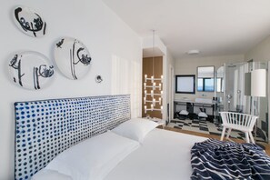 3 bedrooms, in-room safe, desk, iron/ironing board - Omega Villas Complex (Sutivan)