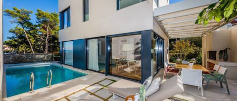 Outdoor pool, a natural pool