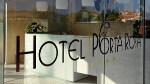 A reception desk with the sign "HOTEL PORTA ROSA" and decorative stars. - Hotel Porta Rosa (Ascea)