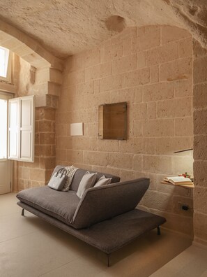 Suite Deluxe(Grotta) | Minibar, una cassaforte in camera, insonorizzazione, Wi-Fi gratuito