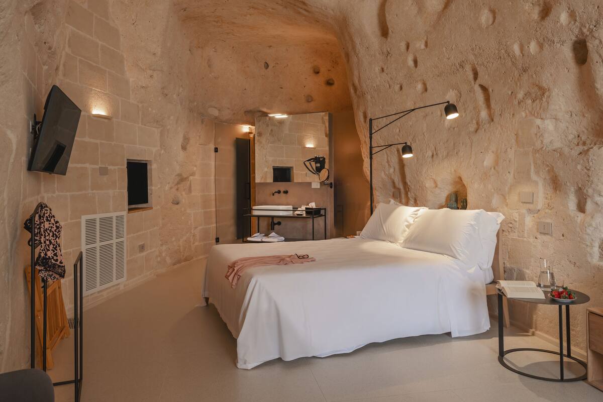 Junior Suite Deluxe ( Grotta) | Minibar, safe på rommet, lydisolert og wi-fi (inkludert)