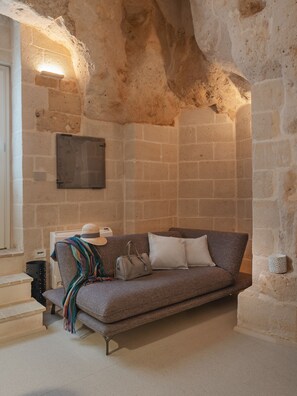 Junior Suite Deluxe ( Grotta) | Minibar, una cassaforte in camera, insonorizzazione, Wi-Fi gratuito