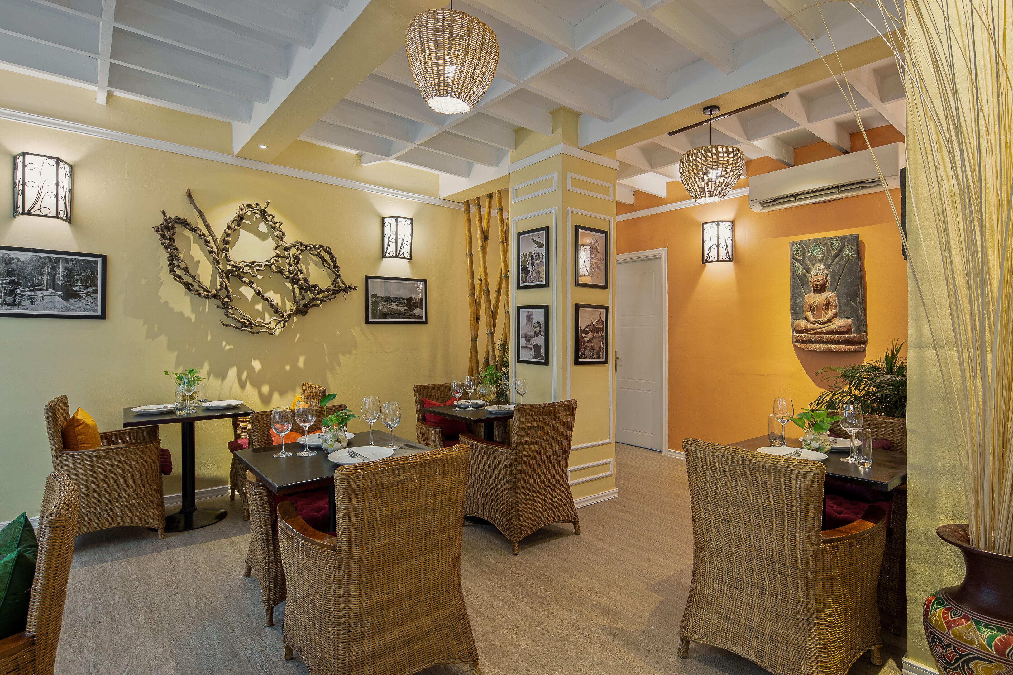 breakfast, lunch and dinner served