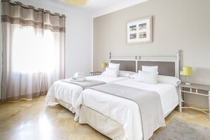 Junior Suite, Sea View (number 2 and 3) | In-room safe, desk, soundproofing, rollaway beds - Hotel Gastronómico La Breña (Barbate)