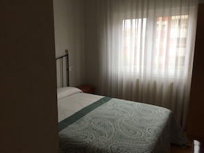 Blackout curtains, free WiFi, bed sheets