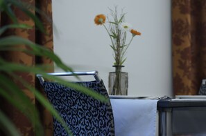 อาหารเช้าแบบบุฟเฟ่ต์ทุกวัน (CHF 17.95 ต่อคน)